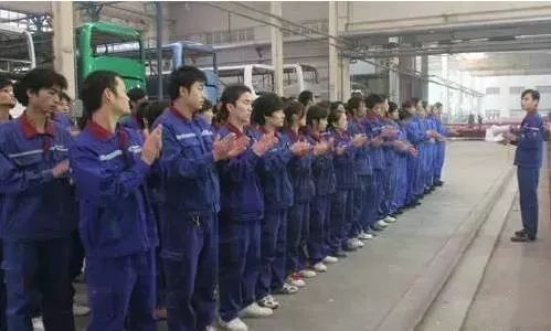 班組長在勞務(wù)派遣服務(wù)現(xiàn)場的核心職責(zé)與管理要點(diǎn)